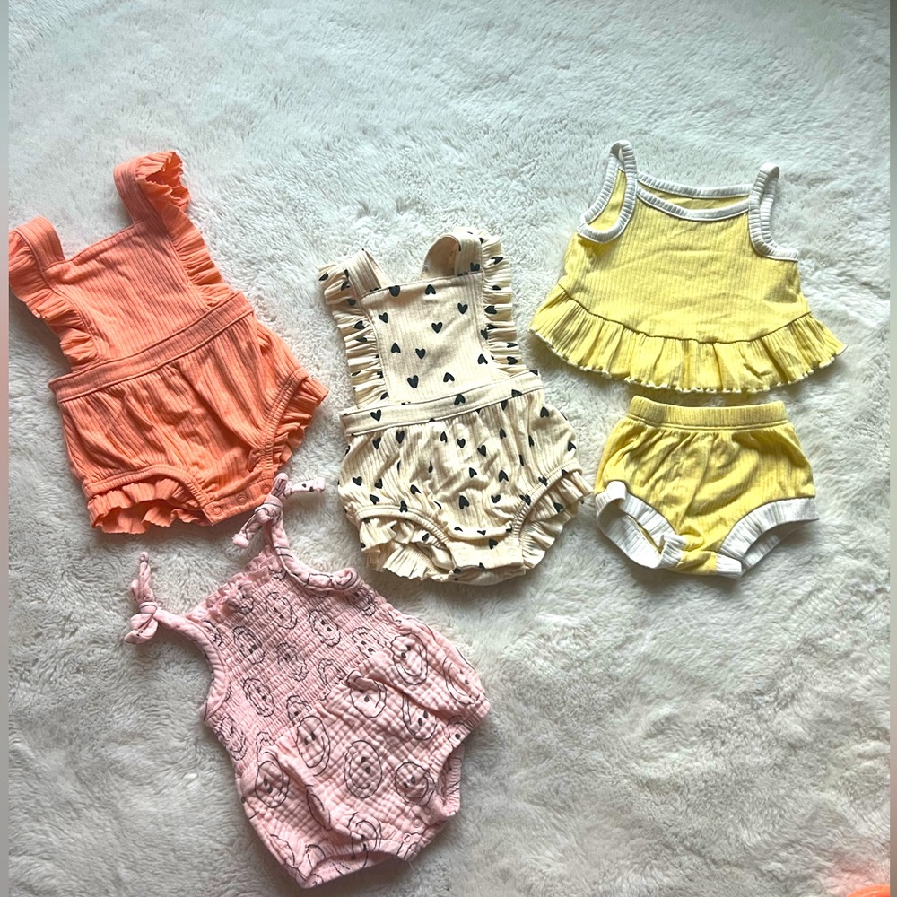 Cat & jack Newborn. 4 outfits.